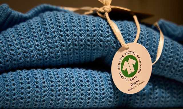 Il mondo degli "abiti biologici": Rispettosi della natura, dei lavoratori e della nostra pelle